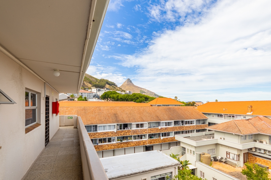 To Let 2 Bedroom Property for Rent in Green Point Western Cape